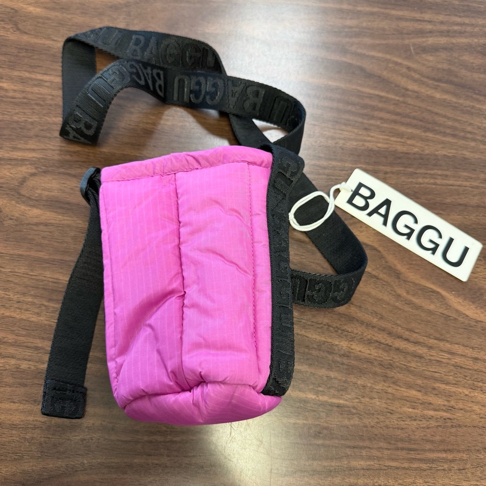 NWT Baggu Puffy Water Bottle Sling in Super Pink